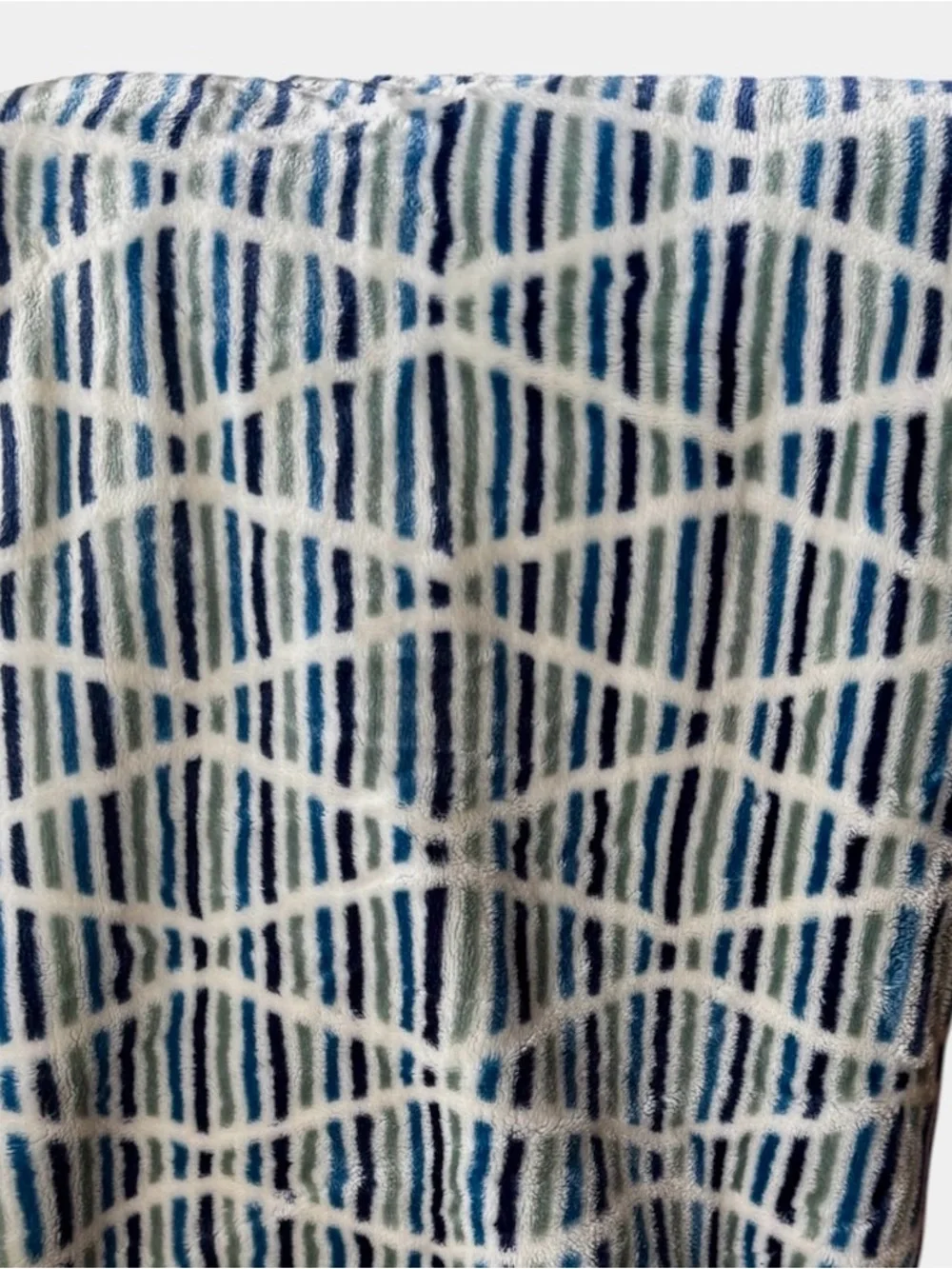 Better Homes And Gardens Ultra Plush Throw Blue Green White Recycled Polyester